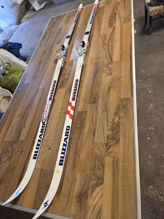 Бегови ски Blizzard – 210 см + автомати