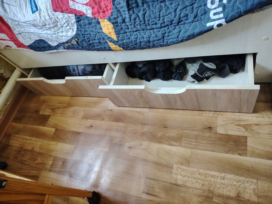 Двухъярусная кровать