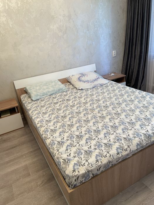 Продам кровать с матрасом.