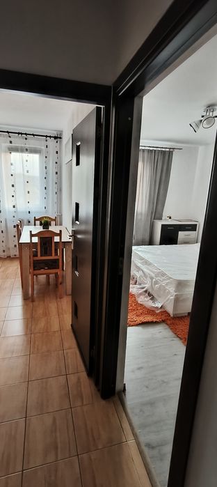 Închiriez garsonieră.