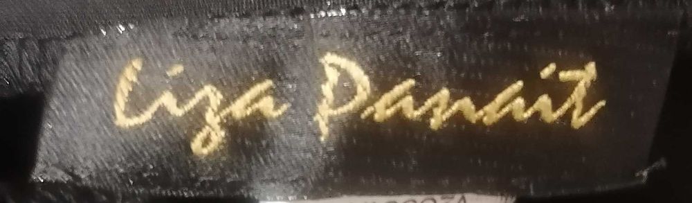 Rochie cu trena din catifea fina & delicata,designer Liza Panait