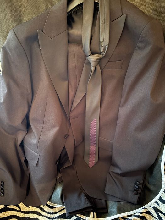 Костюм на Lazarini чисто нов