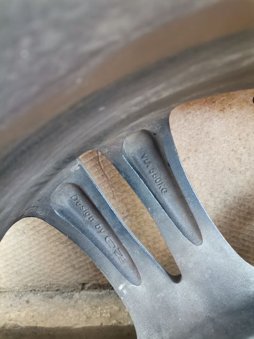 Алуминиеви джанти с гуми