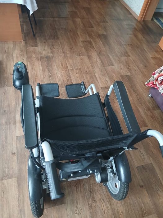 Продам инвалидную коляску
