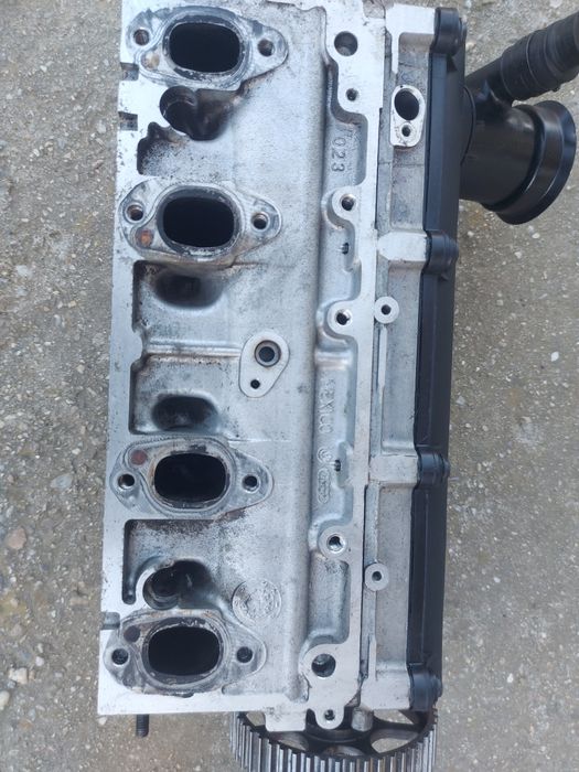 Vând chiulasa golf 5 motor 1.6 MPI