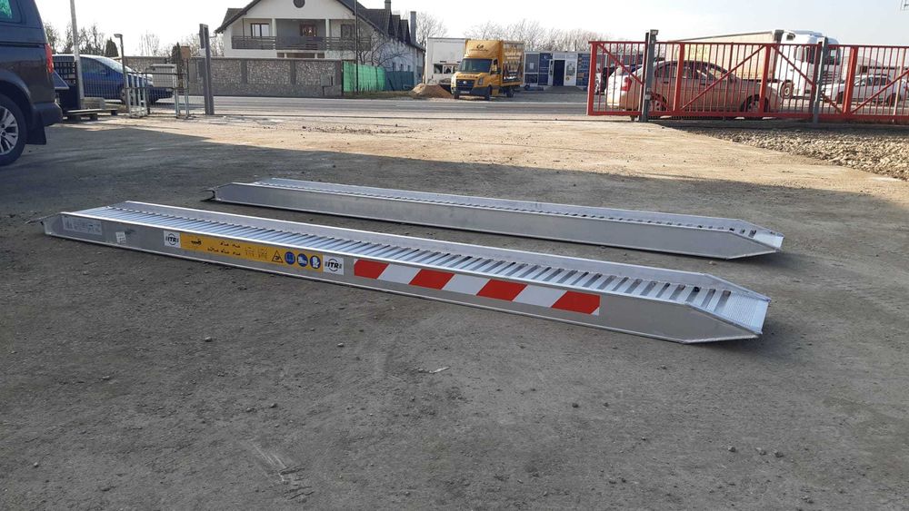 Rampe cu bordura din aluminiu 3,5m capacitate max 4580kg - Stoc Brasov