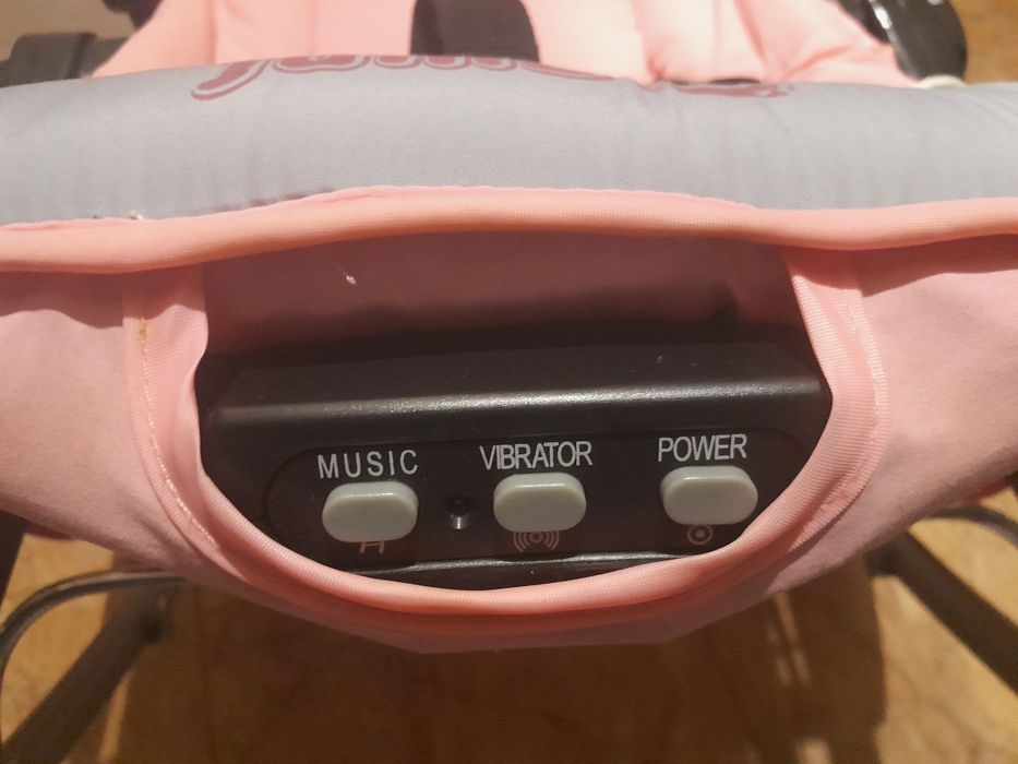 Шезлонг за бебе с функции за музика и вибрации