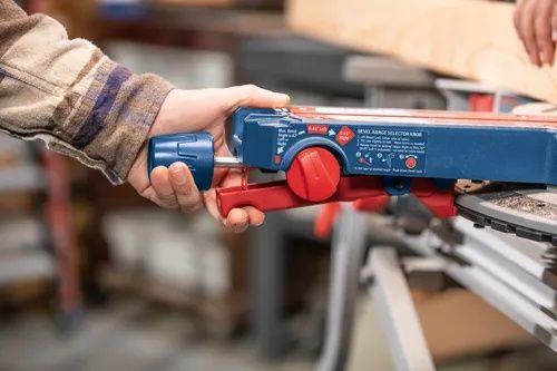 Bosch торцовочная аккумуляторная пила.