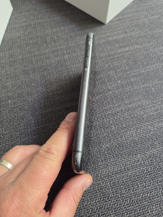 iphone 11, de 64GB,  culoarea negru, capacitate baterie 100%