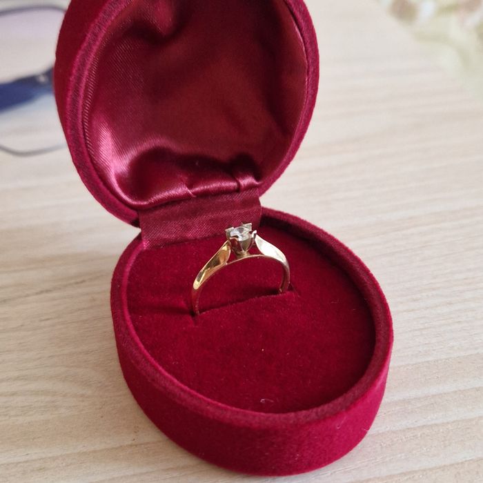 Продам золотое кольцо 585