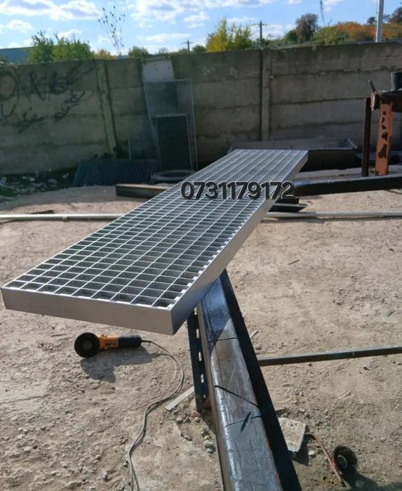 Trepte zincate la comanda