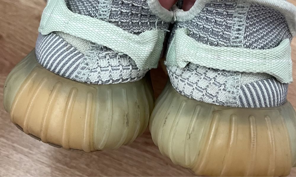 Кроссовки Yeezy Boost