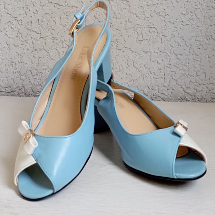 Босоножки голубые