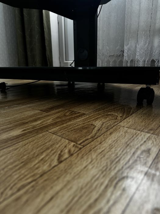 стеклянная стойка под телевизор