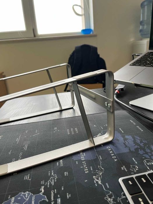 стойка за лаптоп