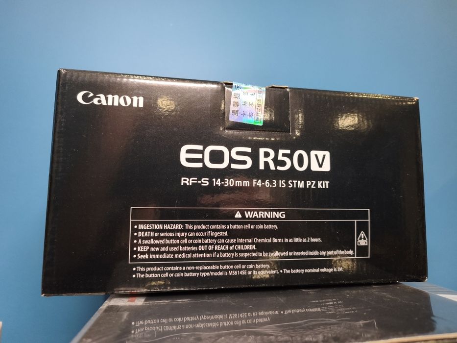 Canon R50V с объективом RF-S 14-30