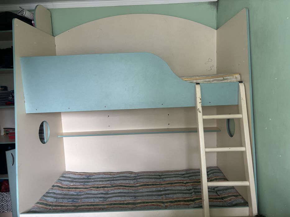 Двухярусный кровать