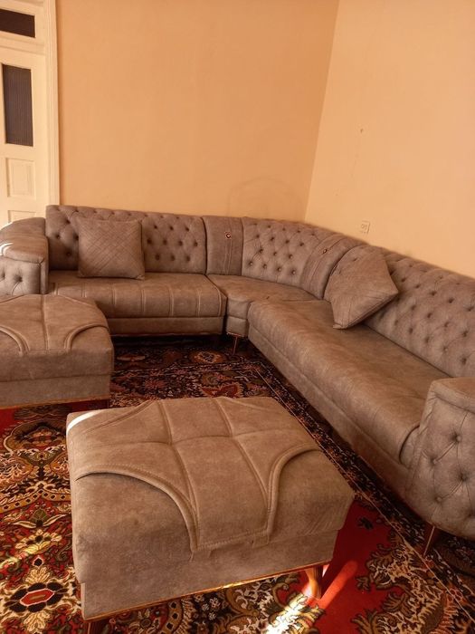 yaxshi sifatli ishonchli ishlab chiqaruvchining burchakli divan