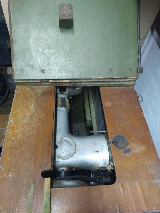 Продам швейную машину