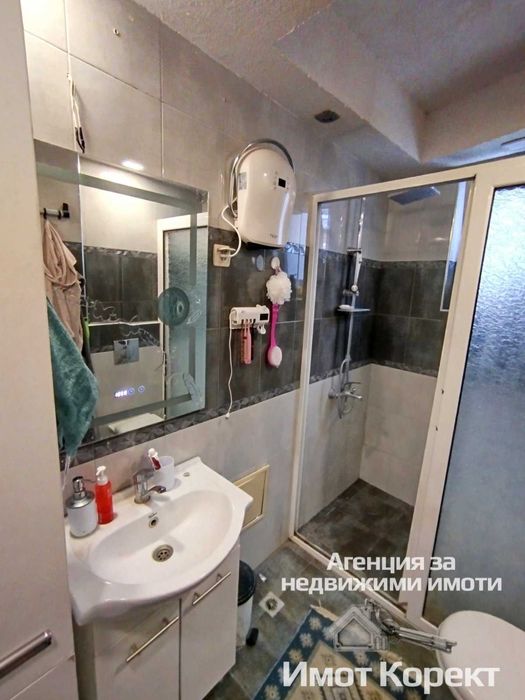 Имот Корект продава Етаж от къща,1/2 таван, 1/2 партер и 1/2 таван