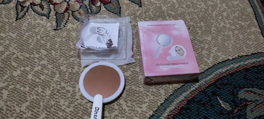 Зеркало с подсветкой ручная небольшая