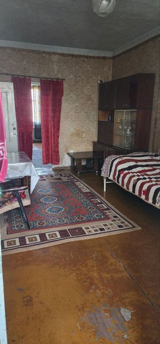 Мирабадский р-н, Куйлюк массив 1 3/4/4/ не торец  63м² без ремонт