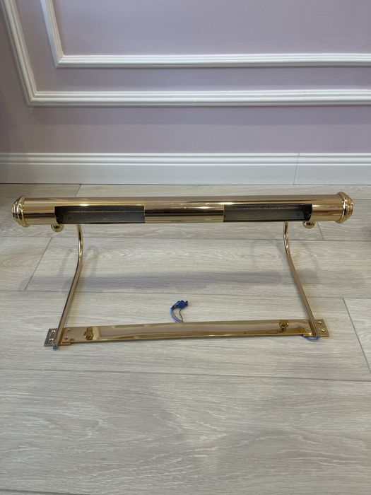 Бра на стену горизонтальное