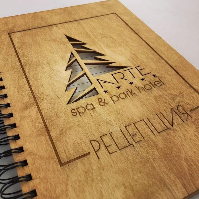 Персонализиран тефтер с дървени корици Лазерно Гравиран