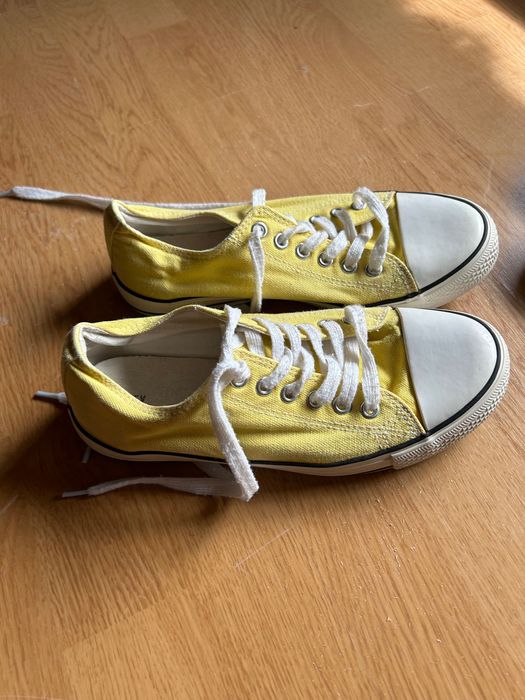 Teniși dama galbeni