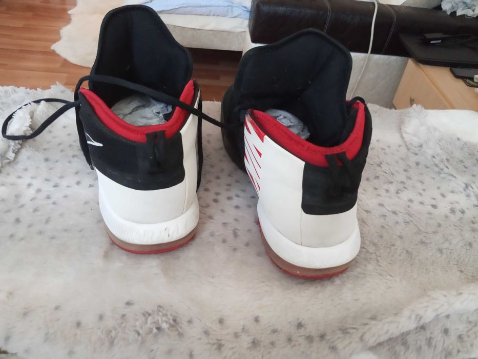 Продам кроссовки мужские