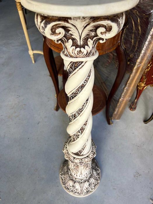 Piedestal Baroc/praf de marmura!