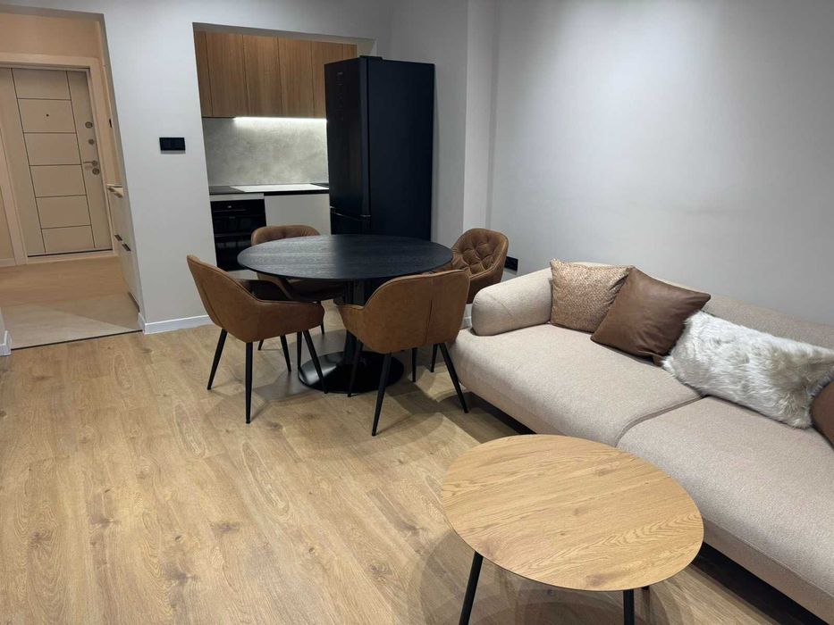 Продава се Тристаен апартамент в Бургас, Център - 68 кв.м за 2924 €/кв.м - Снимка #1