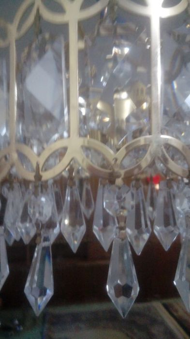 Продам люстру в отличном состоянии