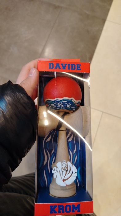 Vând kendama krom davide