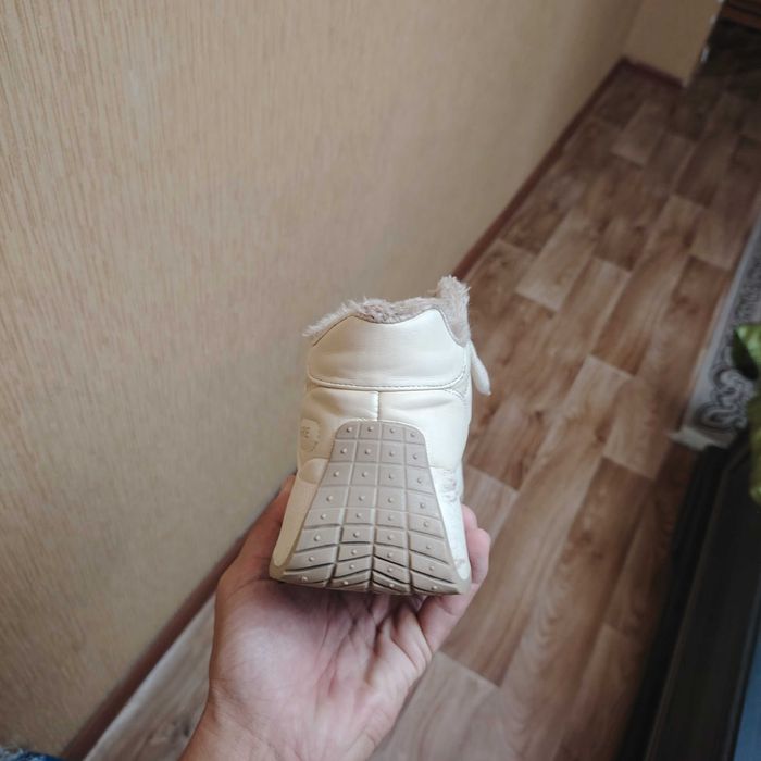 Женские зимние кроссовки