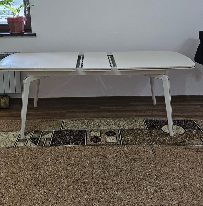 Мебел для дома (шкаф и стол)