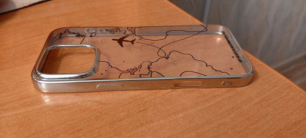 Продам чехол на айфон 16 про мах