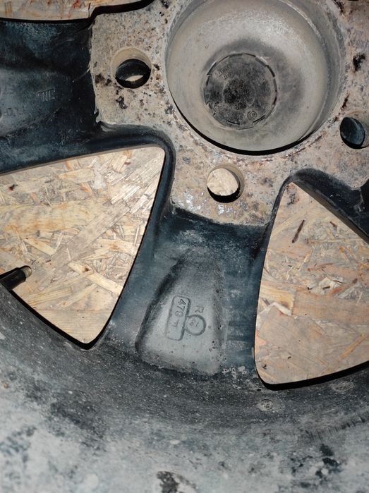 Продам 4 диска и резину