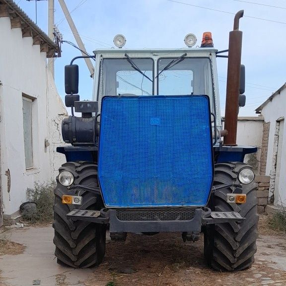 T 150 traktor sotiladi
