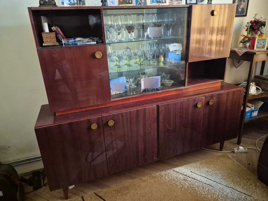 Vitrina lemn masiv - mobilier vintage colectionari