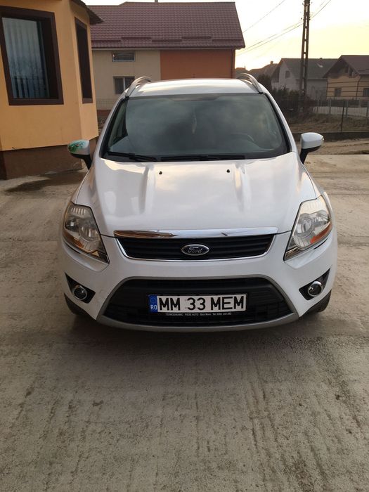 Ford Kuga 2012 .