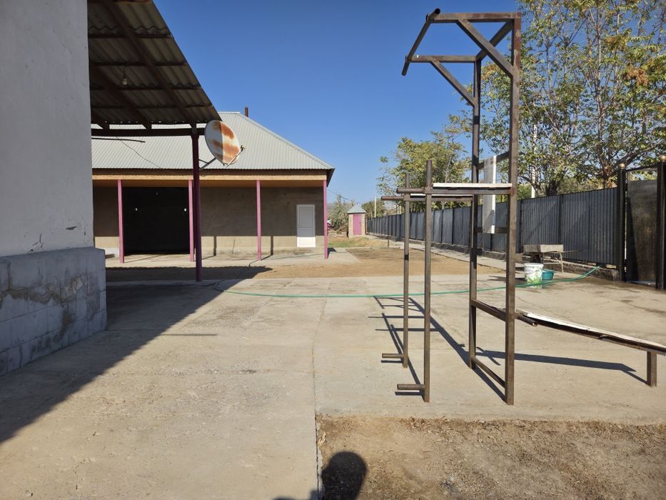 Үй сатылады    .