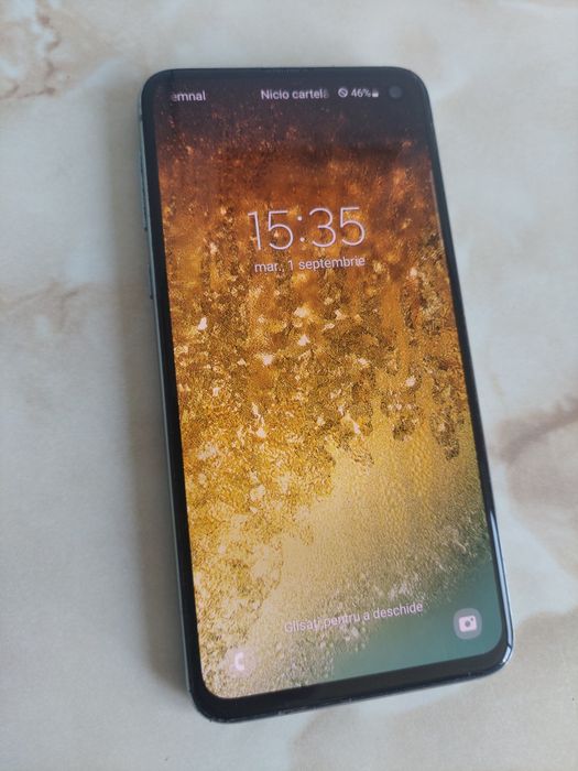 [S10e] Vând Samsung Galaxy S10 E de 128Gb [spart pe spate] //poze reale