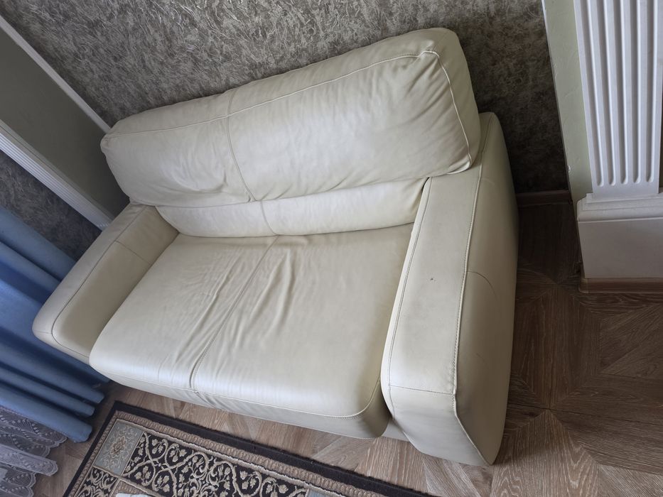 Диван коженный для дома