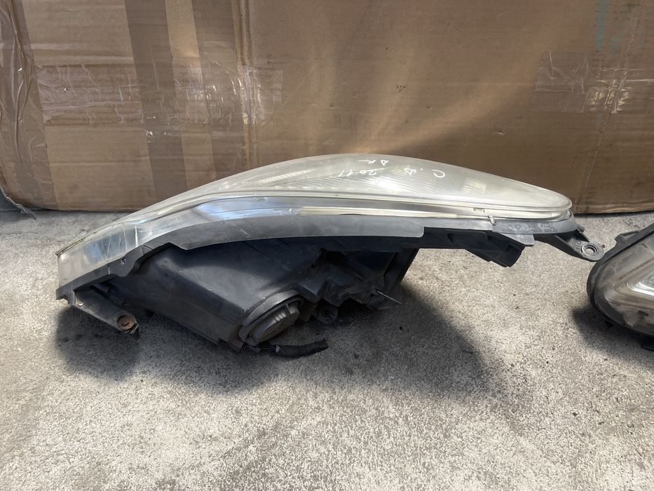 Far/ faruri  stânga-dreapta Opel Corsa D Facelift fundal alb