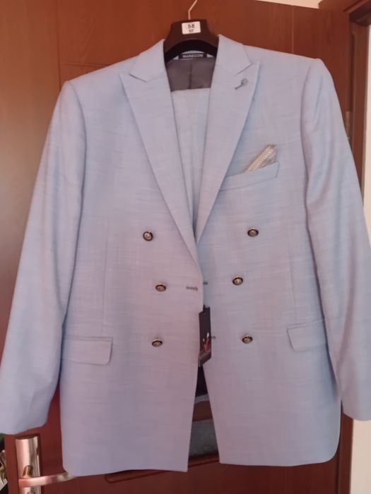 Vând urgent, costum barbati  cu aticheta