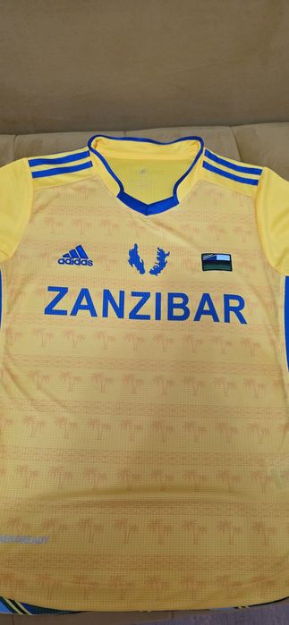 Футболка фирменная