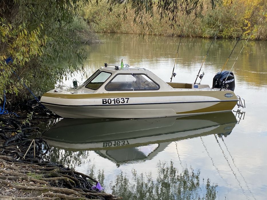 Vand barca cu motor