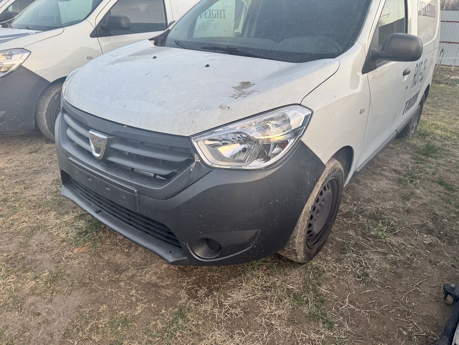 Vand parte fata completa Dacia Dokker(aripi/capota/faruri/bara etc)