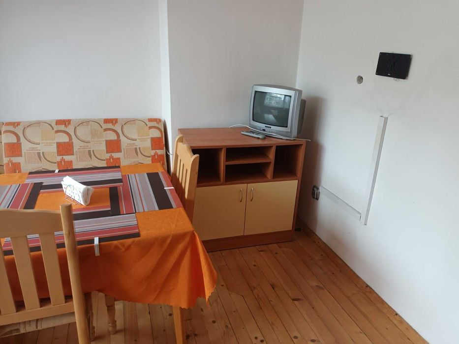 Дава се под наем Тристаен апартамент в Горна Оряховица - 90 кв.м за 137.7 € - Снимка #2